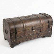 Baule Forziere in Legno Anticato con Dettagli in Metallo e Borchie. CORNELIUS