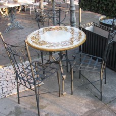 Completo tavolo da giardino, terrazzo in ferro forgiato e pietra lavica. ALTAMURA