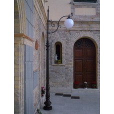 Palo illuminazione in ghisa con gruppo a braccio singolo