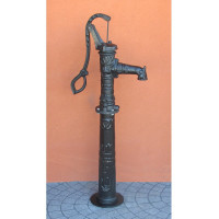 Pompa pozzo a mano in ghisa classica con colonna. 1063